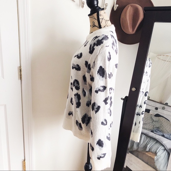 ✨Animal Print Sweater✨ - Picture 2 of 3